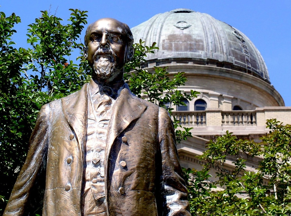 A&M statue of Lawrence Sullivan